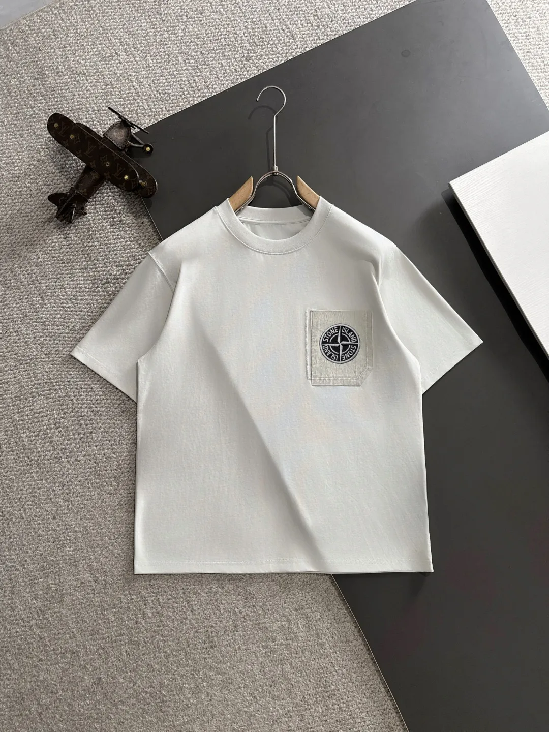 🅿️270 shipped next day Stone Island 2025 spring and summer new style (top quality, differentiated currency) launches double yarn pure cotton fabric short sleeves, early spring catwalk style, personalized and exclusive style, same style for men and women, using imported custom dyed fabrics, back collar chain bottom, fully shoulder-covering, no deformation or shrinkage when exposed to water, SIZE: M to 3XL